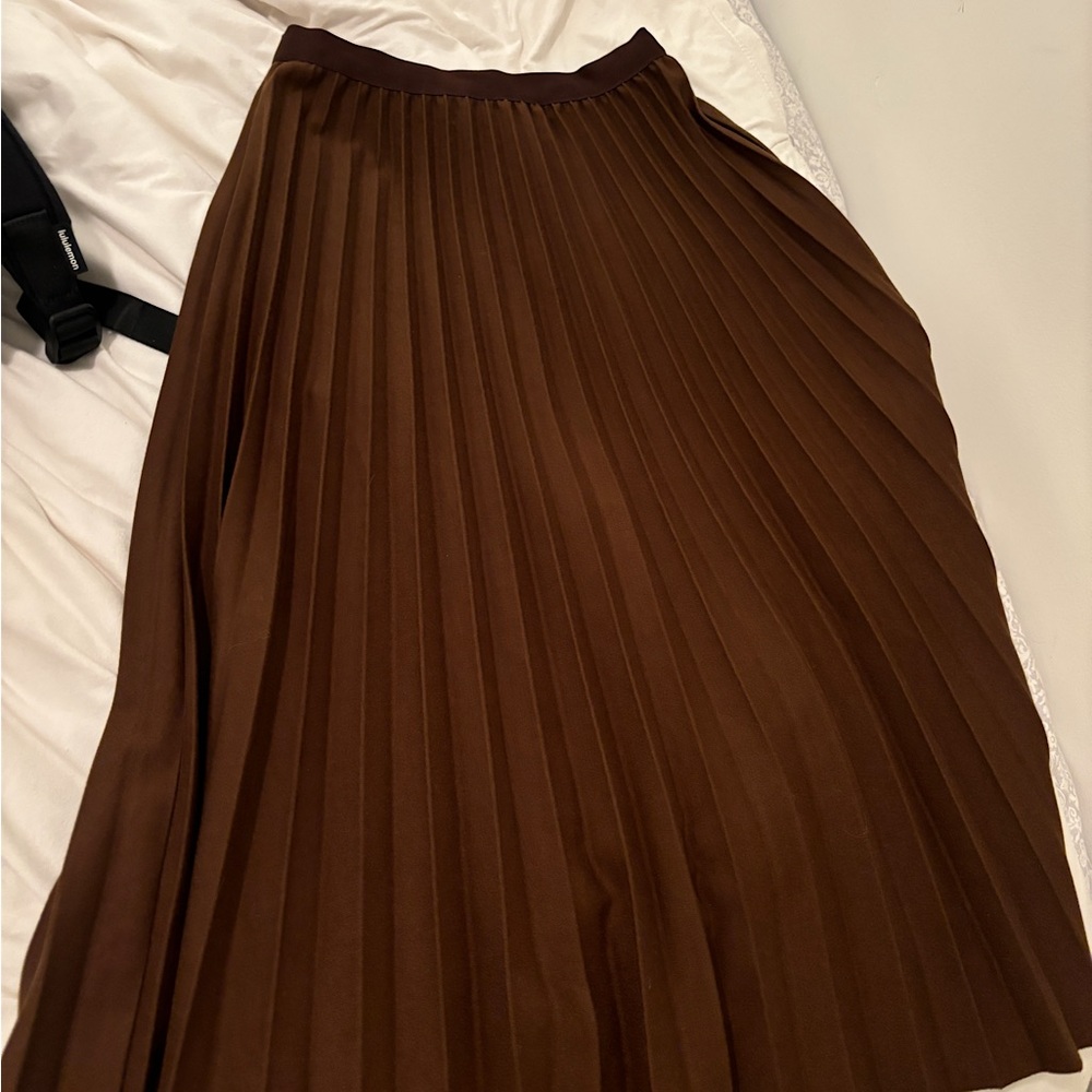 Oak & fort brown pleated long skirt perfect for fall!